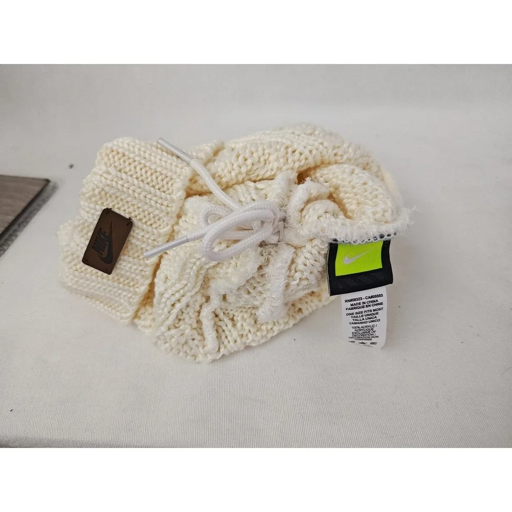 Nike Sportswear knit Pom Beanie White Cream One Size‎ Winter Cold Weather